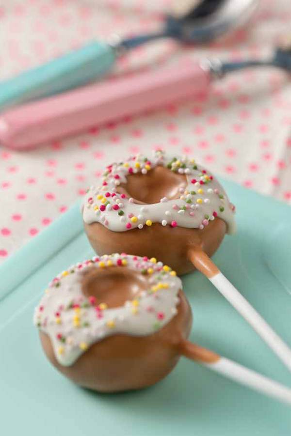 Marketside Birthday Cake Flavored Cake Pops, Ready to Eat, 4.2 Ounces, 2  Count per Pack - Walmart.com