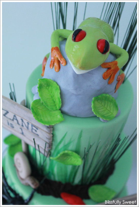 Reptile Cake by Blissfully Sweet  |  TheCakeBlog.com
