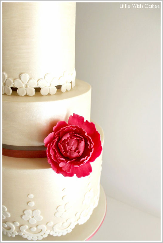 Vintage Lace by Little Wish Cakes  |  TheCakeBlog.com