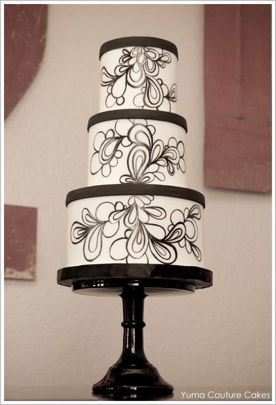 Mod Black & White by Yuma Couture Cakes  |  TheCakeBlog.com