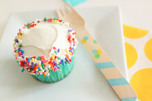 Easy Funfetti Cupcakes | by Lauren Kapeluck for TheCakeBlog.com