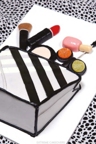 Extreme Cakeover : DIY Makeup Bag