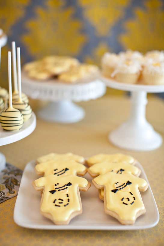 What Will It Bee?  |  Baby Shower by Fishtale Photography and Cocoa & Fig  |  TheCakeBlog.com