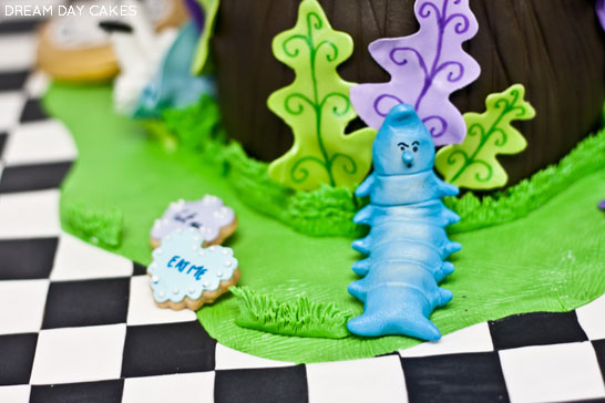 Wonderland Cake | by Dream Day Cakes | TheCakeBlog.com