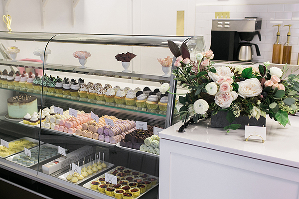 A peek inside this amazing bakery and cake boutique | Bakery Tour of Jenna Rae Cakes | on TheCakeBlog.com