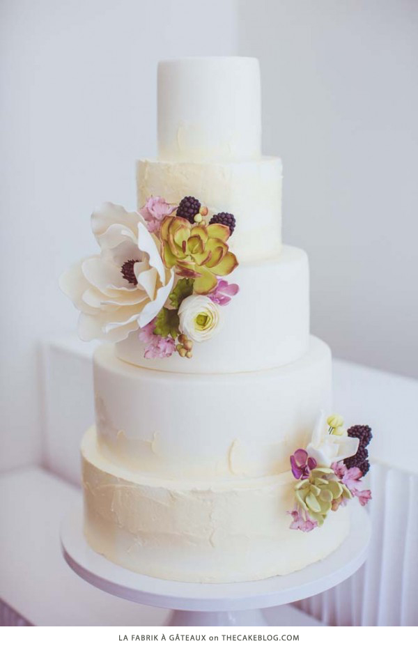 10 Flower Cakes for Spring | including this design by La fabrik à Gâteaux! | on TheCakeBlog.com