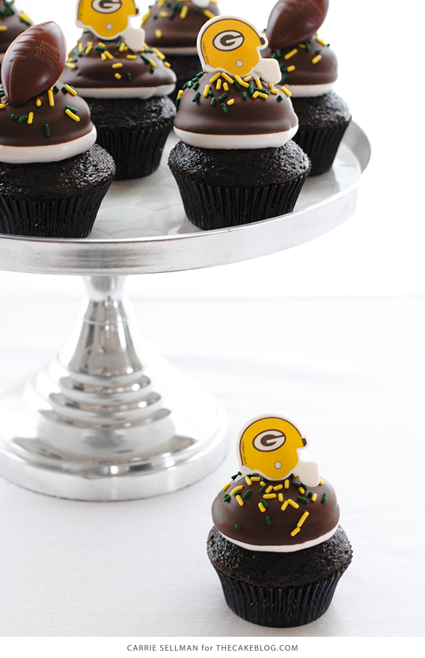 NFL Game Day Cupcakes | chocolate cupcakes with fluffy marshmallow frosting and dipped in chocolate. Perfect for football tailgating and homegating.
