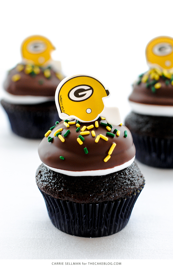 NFL Game Day Cupcakes | chocolate cupcakes with fluffy marshmallow frosting and dipped in chocolate. Perfect for football tailgating and homegating.