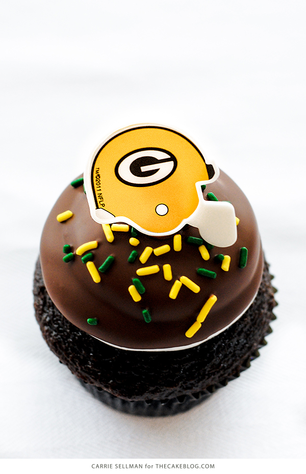 NFL Game Day Cupcakes | chocolate cupcakes with fluffy marshmallow frosting and dipped in chocolate. Perfect for football tailgating and homegating. 