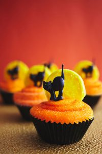 Black Cat Halloween Cupcakes | by Cakegirls for TheCakeBlog.com