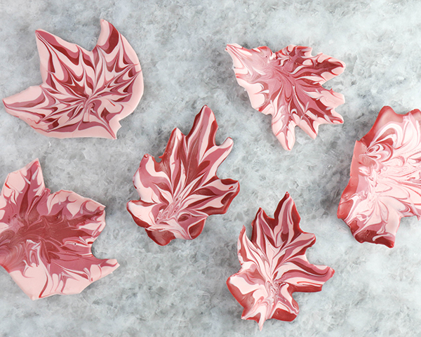 Marbled Chocolate Leaves – how to make marbled leaf toppers for cakes and cupcakes using chocolate coating and cookie cutters | by Erin Gardner for TheCakeBlog.com