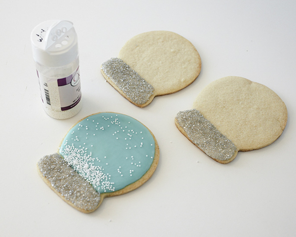 Snow Globe Cookies - decorated sugar cookies for the holidays | by Cakegirls for TheCakeBlog.com
