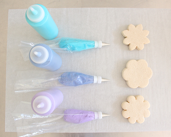 How to make Flower Cookies | by ellenJAY for TheCakeBlog.com