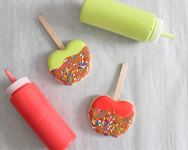 Caramel Apple Cookies - how to decorate caramel apple sugar cookies | by ellenJAY for TheCakeBlog.com