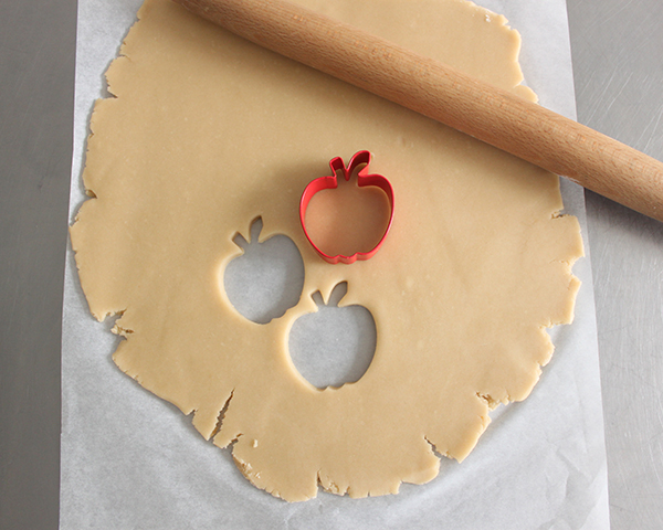 Caramel Apple Cookies - how to decorate caramel apple sugar cookies | by ellenJAY for TheCakeBlog.com