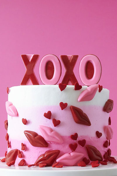 XOXO Valentine’s Day Cake