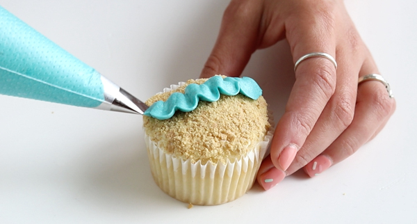 Beach Cupcakes | by Whitney DePaoli for TheCakeBlog.com